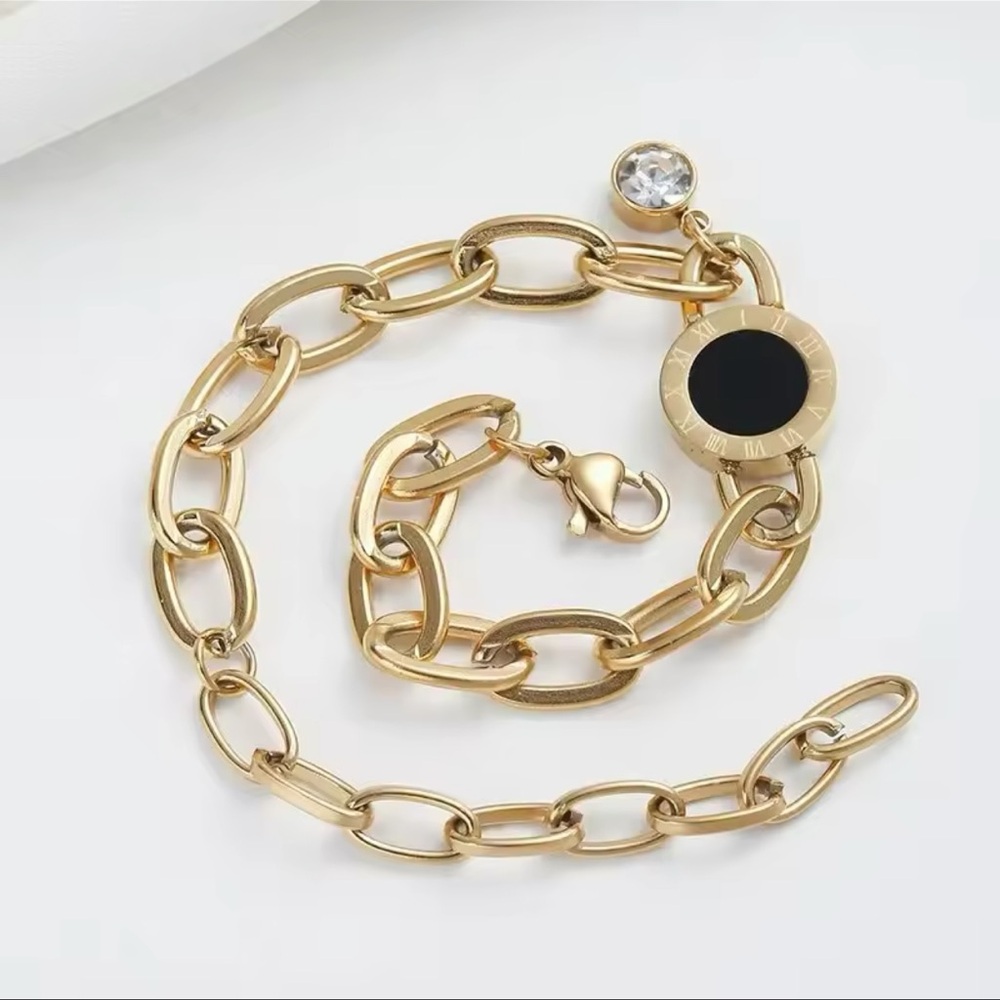 ◾️18K Gold Plated Round Roman Numerals Charm Bracelet